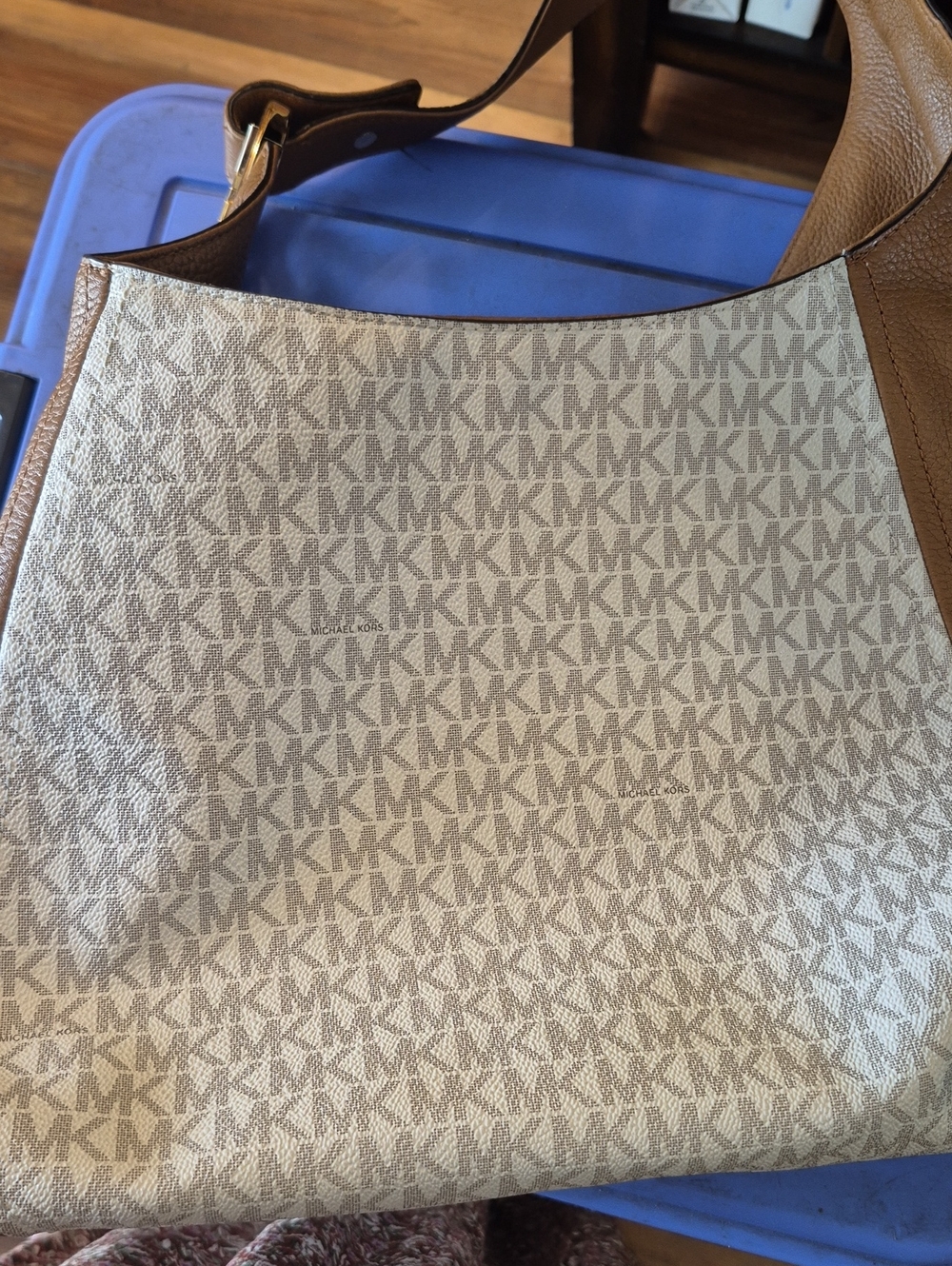 Michael Kors Purse Classic Hobo  MK Over Cream Backdrop Brown Trim Gold Emblemn - Picture 8 of 10